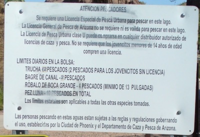 Sign in Spanish at Phoenix Papago Park that has the fishing rules on it. 
                    The English fishing rules are different then the Spanish fishing rules